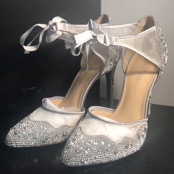Betsey Johnson, Woman's Size 8.5 Silver Iris Rhinestone Pump - Picture 2 of 10